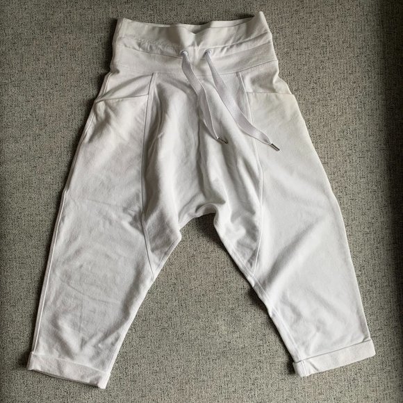 EUC Lululemon White Liberty Crop, size 2 - Picture 7 of 14